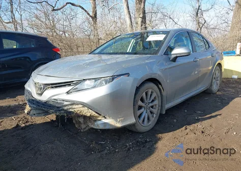 2020 Toyota Camry Le Awd z USA, uszkodzony, nr VIN 4T1C11BK8LU016096